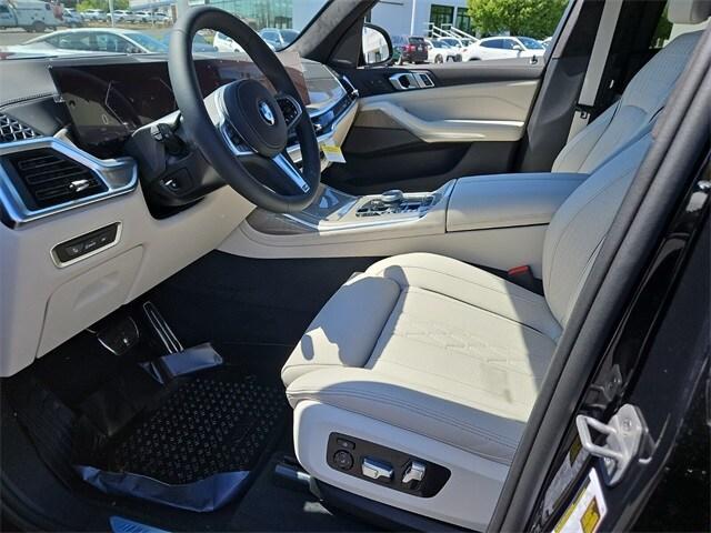 new 2025 BMW X7 car, priced at $106,005