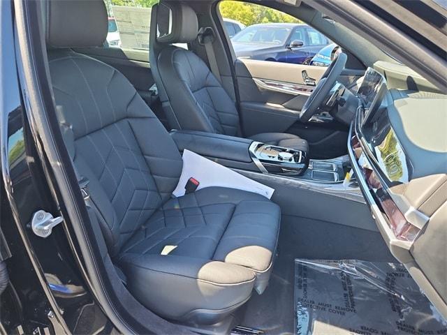 new 2025 BMW 760 car, priced at $130,850