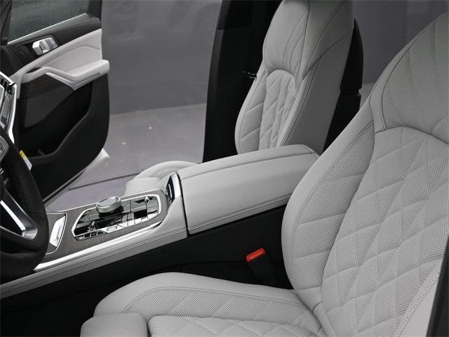 new 2026 BMW X7 car, priced at $100,475