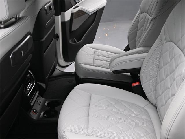 new 2026 BMW X7 car, priced at $100,475