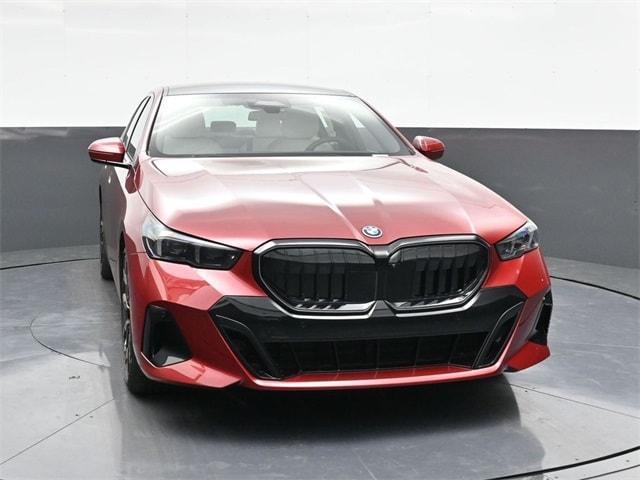 new 2025 BMW 550e car