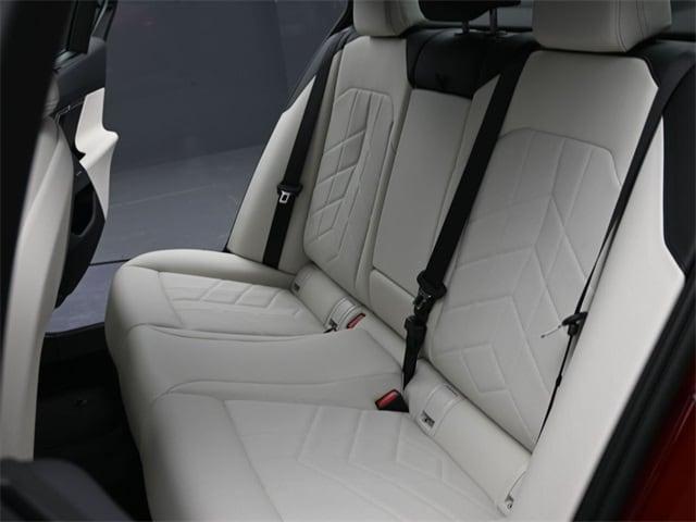new 2025 BMW 550e car