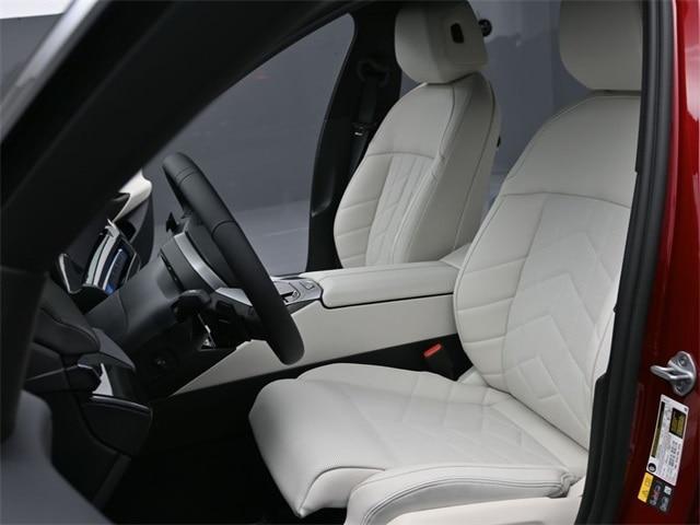 new 2025 BMW 550e car