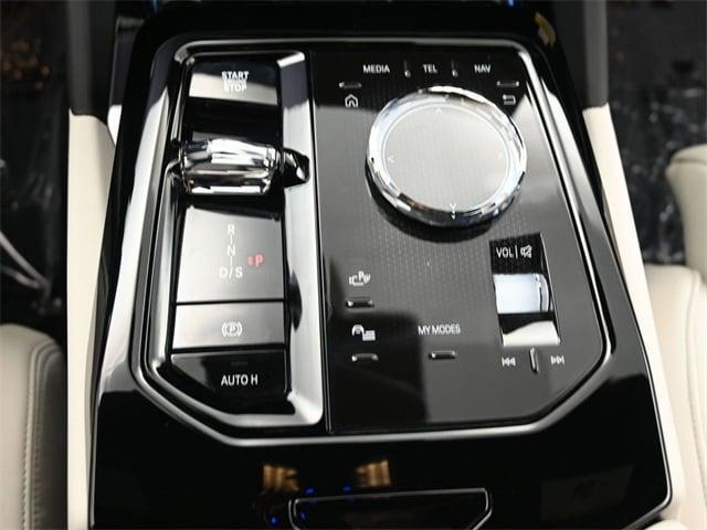 new 2025 BMW 550e car
