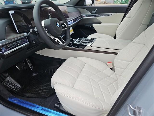 new 2025 BMW 760 car, priced at $132,600