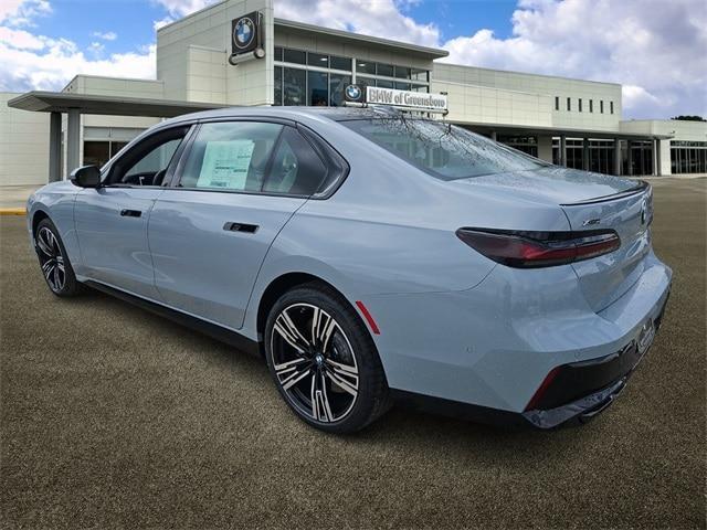 new 2025 BMW 760 car, priced at $132,600