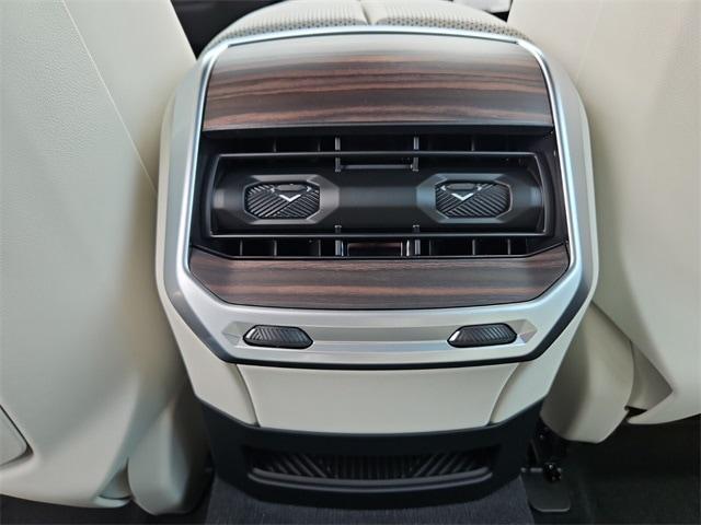 new 2025 BMW 760 car, priced at $132,600