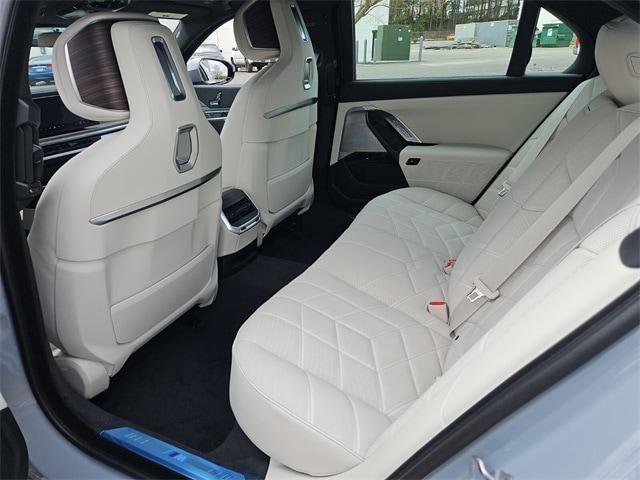 new 2025 BMW 760 car, priced at $132,600
