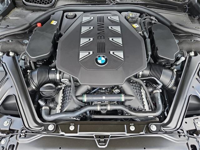 new 2025 BMW 760 car, priced at $132,600