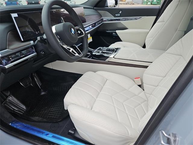 new 2025 BMW 760 car, priced at $132,600