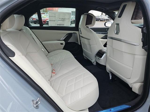 new 2025 BMW 760 car, priced at $132,600