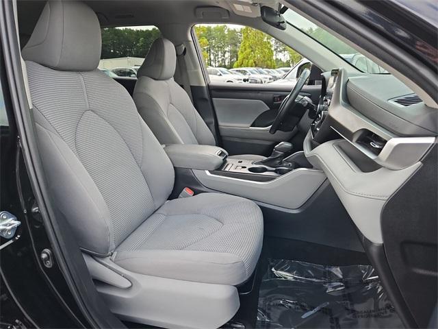 used 2022 Toyota Highlander car, priced at $30,600