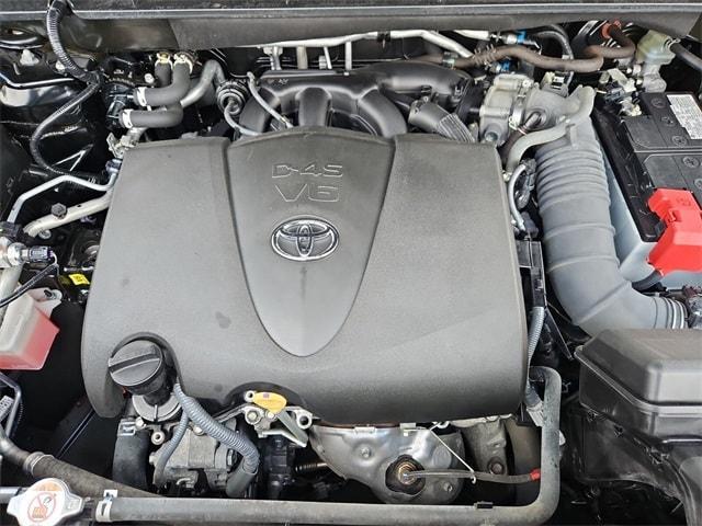 used 2022 Toyota Highlander car, priced at $30,600