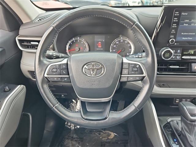 used 2022 Toyota Highlander car, priced at $30,600