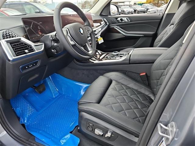 new 2025 BMW X7 car, priced at $96,010