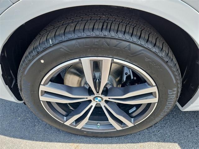new 2026 BMW X7 car, priced at $98,275