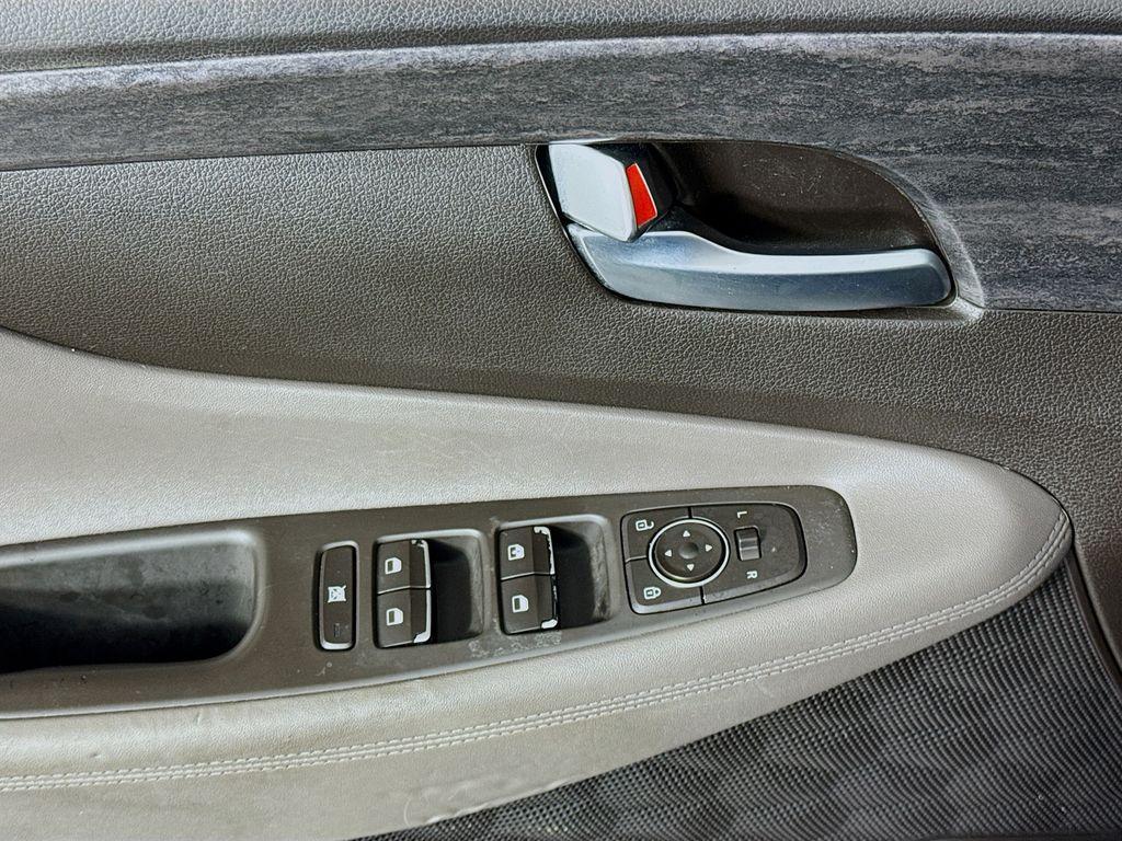 used 2020 Hyundai Santa Fe car, priced at $15,377