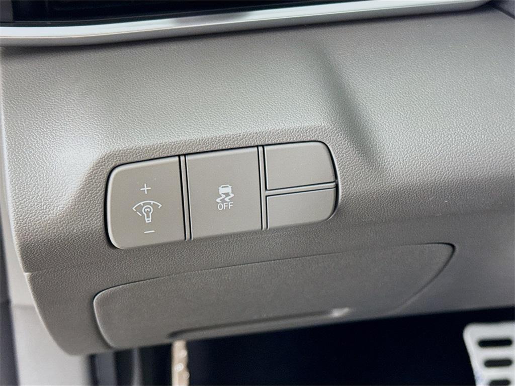 new 2025 Hyundai Elantra car, priced at $23,275