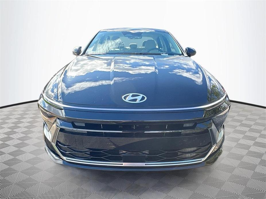 new 2025 Hyundai Sonata Hybrid car, priced at $30,695