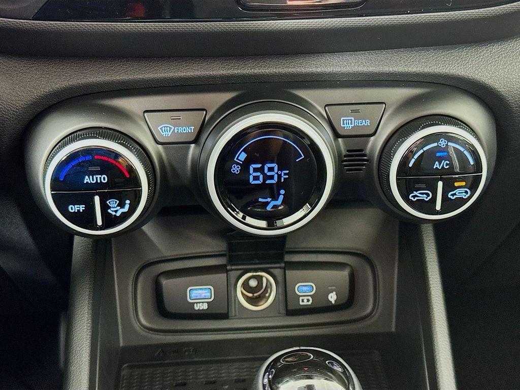 new 2025 Hyundai Venue car, priced at $24,131