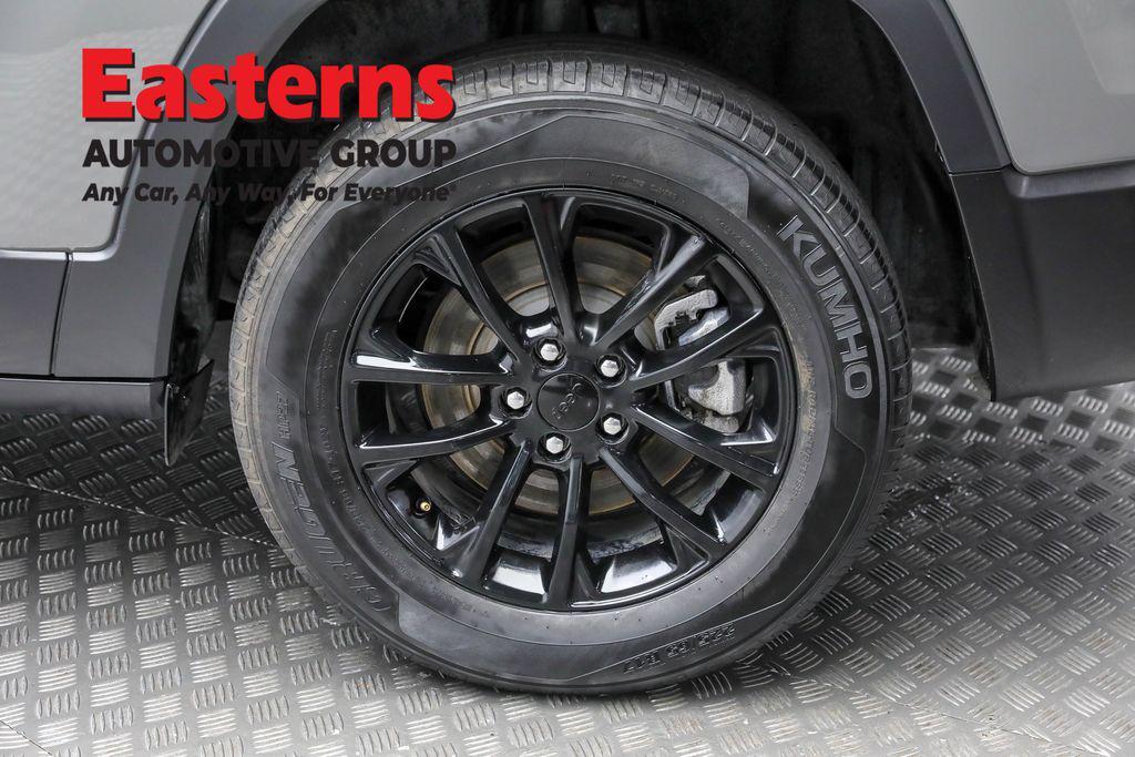 used 2023 Jeep Cherokee car, priced at $21,490