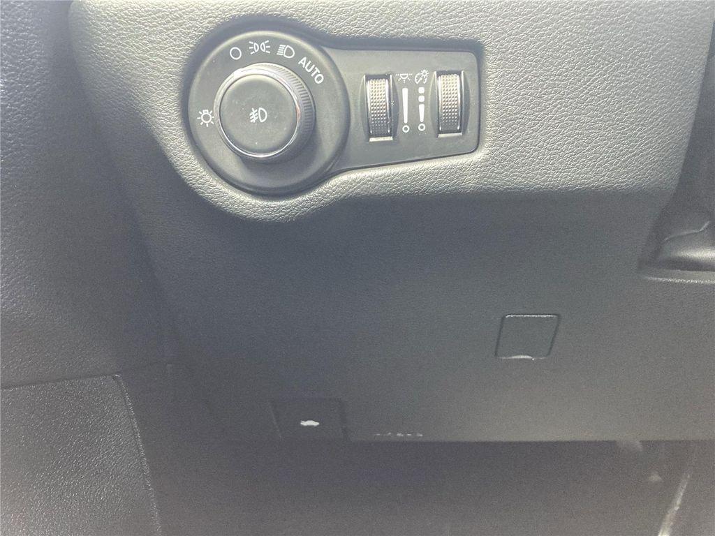 used 2023 Chrysler Pacifica car, priced at $38,399