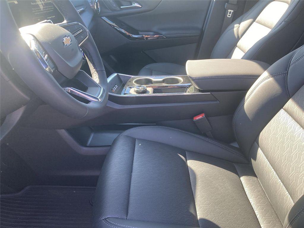 new 2026 Chevrolet Equinox car, priced at $32,335