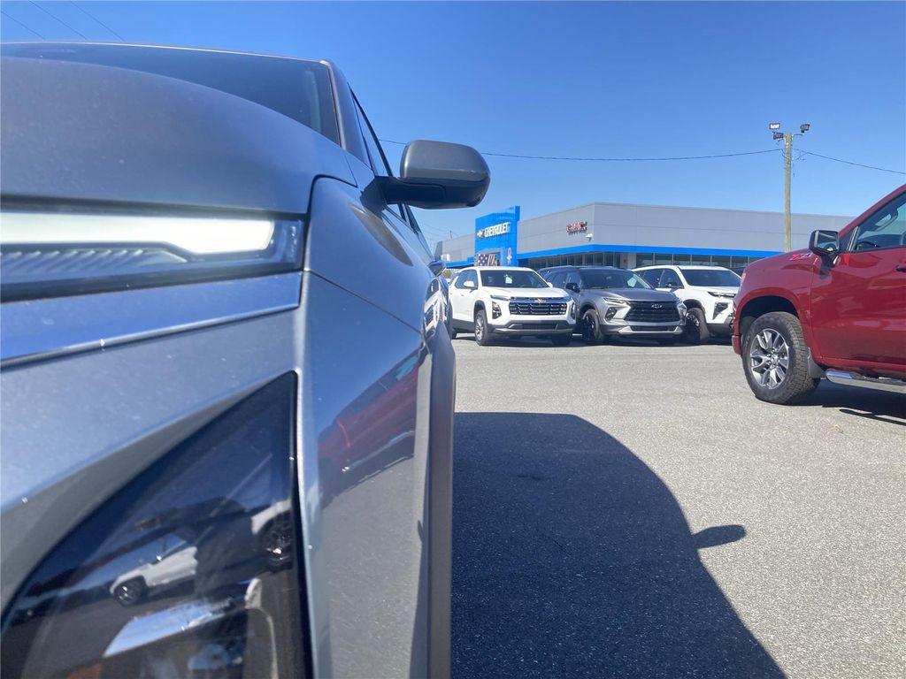 new 2026 Chevrolet Equinox car, priced at $32,335