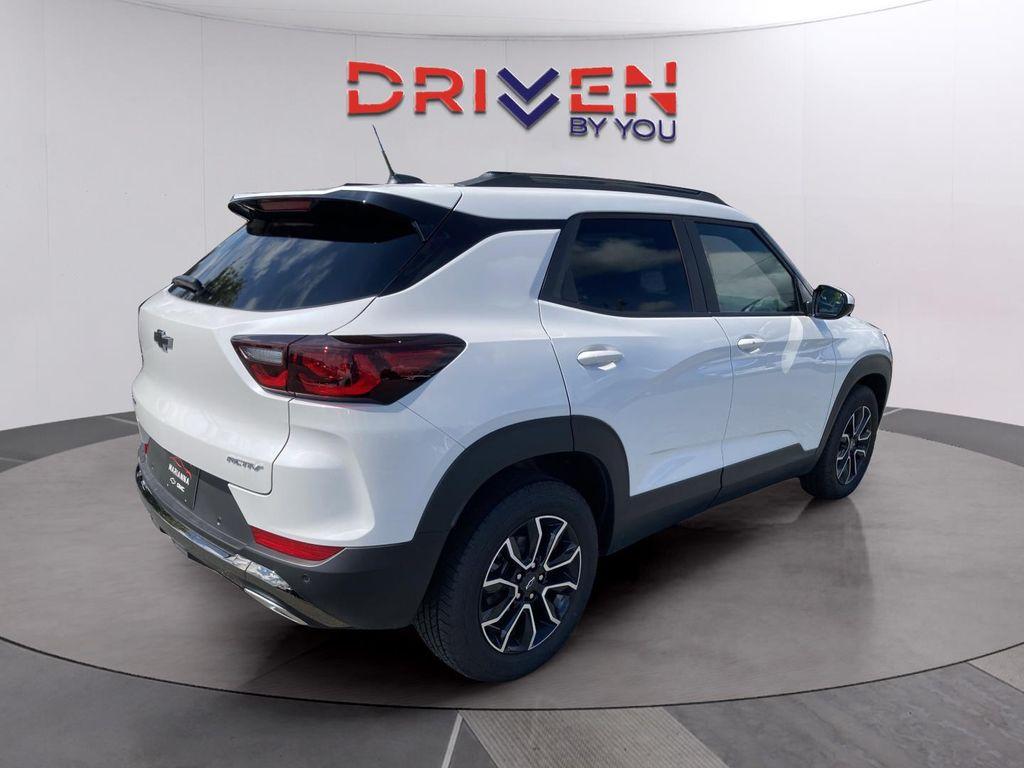new 2025 Chevrolet TrailBlazer car, priced at $29,195