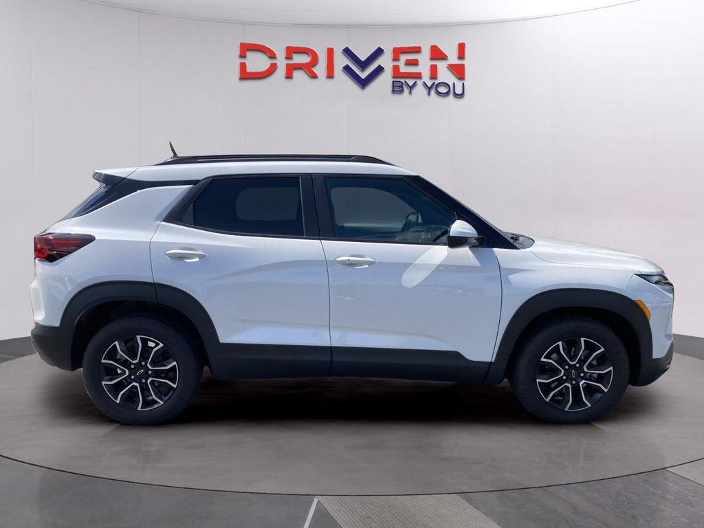 new 2025 Chevrolet TrailBlazer car, priced at $29,195
