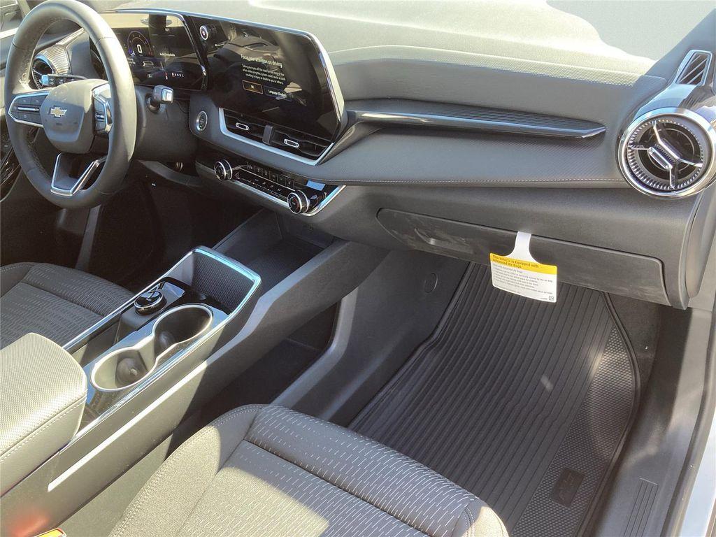 new 2026 Chevrolet Equinox car, priced at $27,995