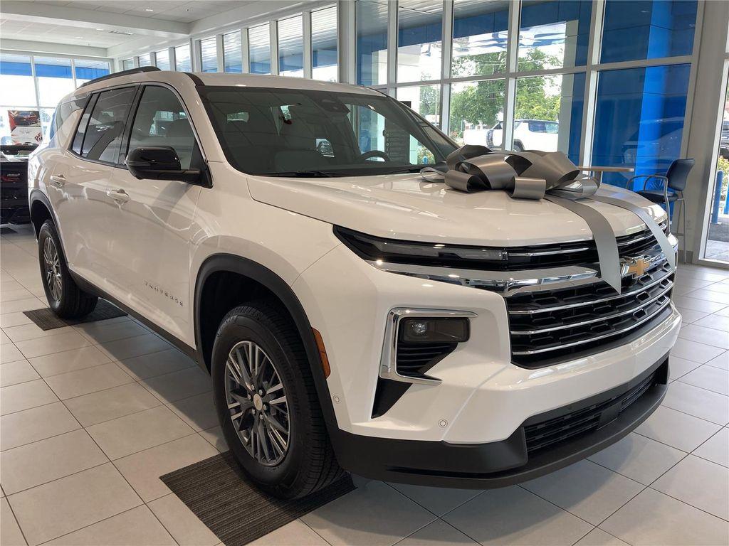new 2025 Chevrolet Traverse car, priced at $42,681