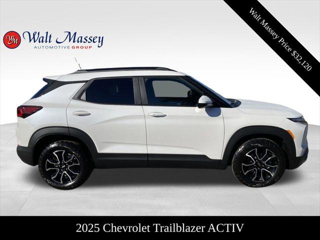 new 2025 Chevrolet TrailBlazer car, priced at $32,120