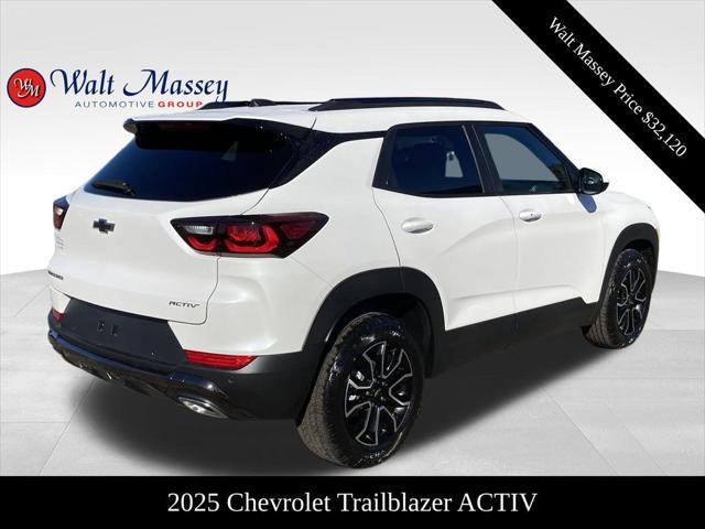 new 2025 Chevrolet TrailBlazer car, priced at $32,120