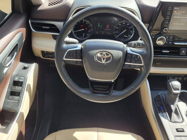 used 2021 Toyota Highlander car, priced at $32,277