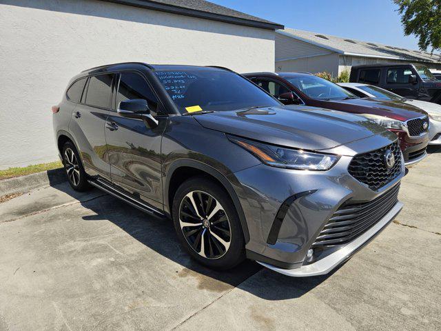 used 2022 Toyota Highlander car, priced at $33,891