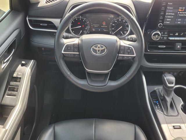 used 2022 Toyota Highlander car, priced at $35,423