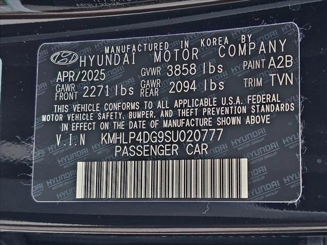new 2025 Hyundai Elantra car, priced at $28,090