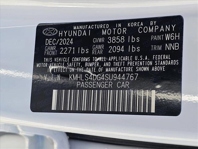 new 2025 Hyundai Elantra car, priced at $27,085
