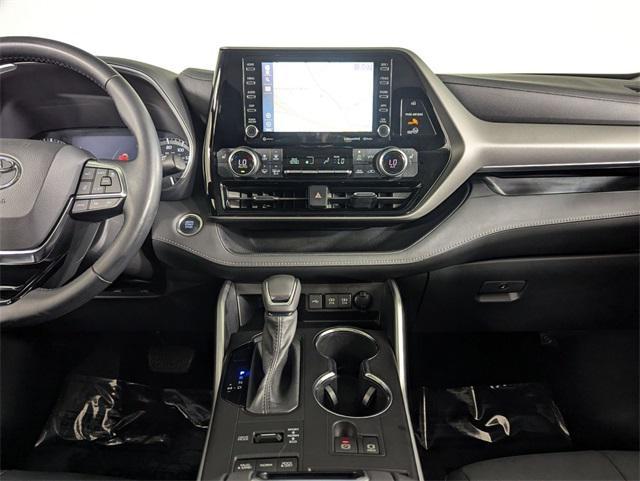 used 2020 Toyota Highlander car, priced at $30,542