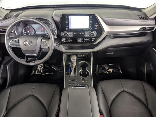 used 2020 Toyota Highlander car, priced at $30,542