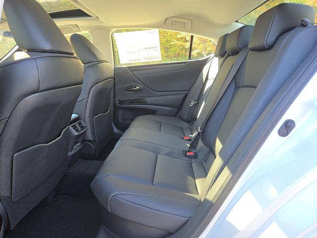 new 2025 Lexus ES 300h car, priced at $50,925