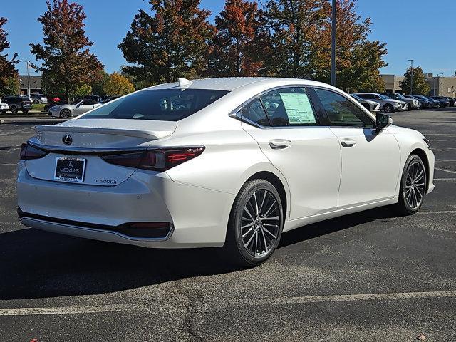 new 2025 Lexus ES 300h car, priced at $50,925