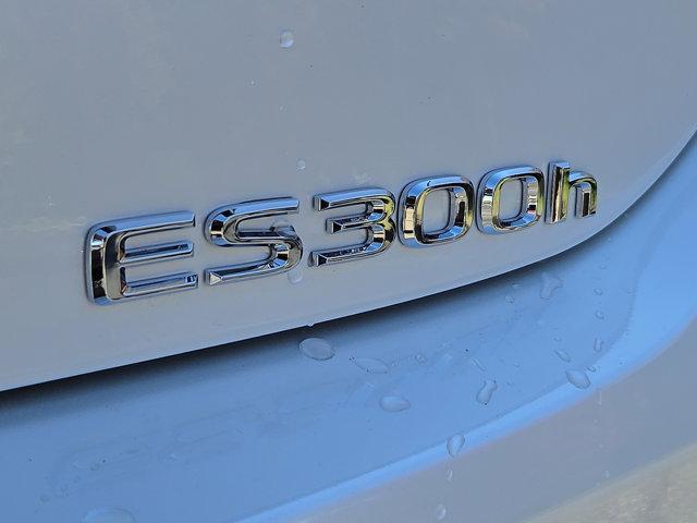 new 2025 Lexus ES 300h car, priced at $50,925