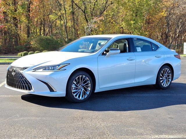 new 2025 Lexus ES 300h car, priced at $54,914