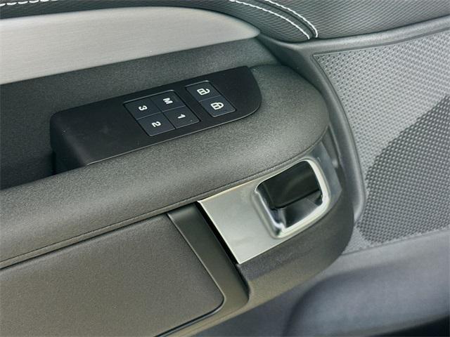 new 2025 Land Rover Discovery car, priced at $69,578