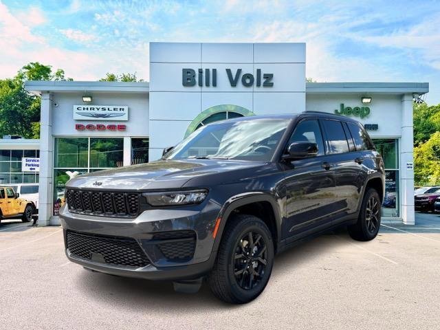 new 2025 Jeep Grand Cherokee car, priced at $45,999