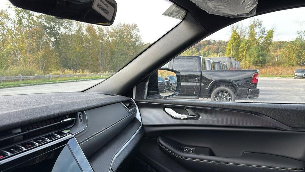 new 2025 Jeep Grand Cherokee car, priced at $47,195