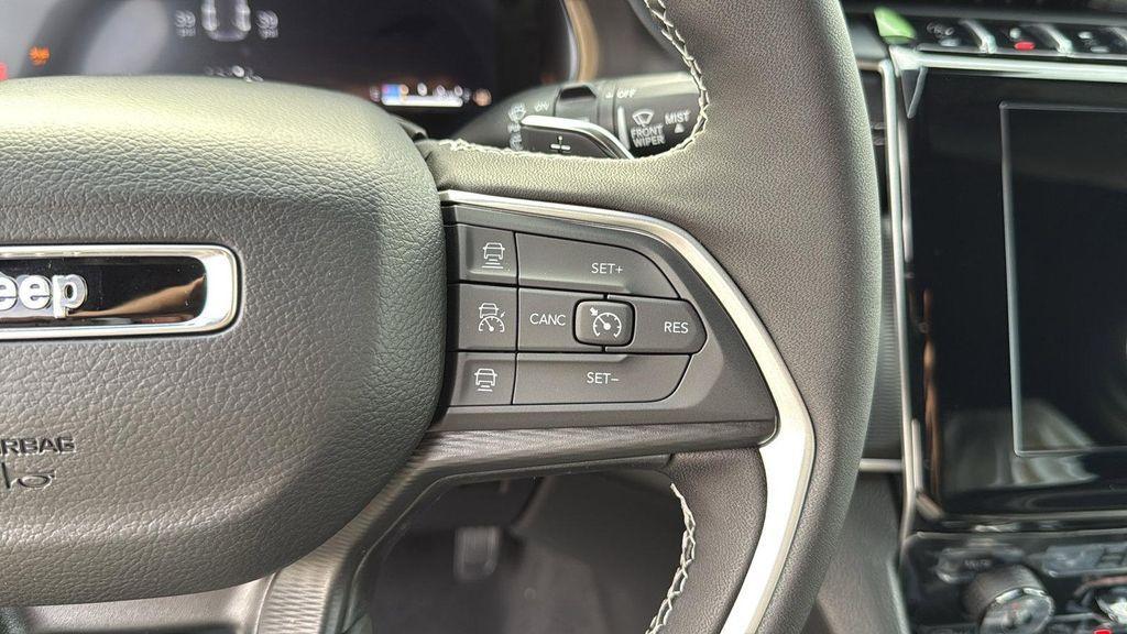 new 2025 Jeep Grand Cherokee car, priced at $47,195