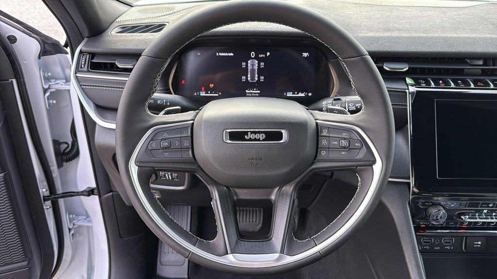 new 2025 Jeep Grand Cherokee car, priced at $47,195